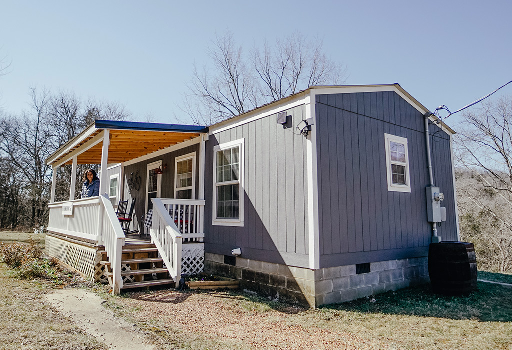 exterior-porch-tiny-home